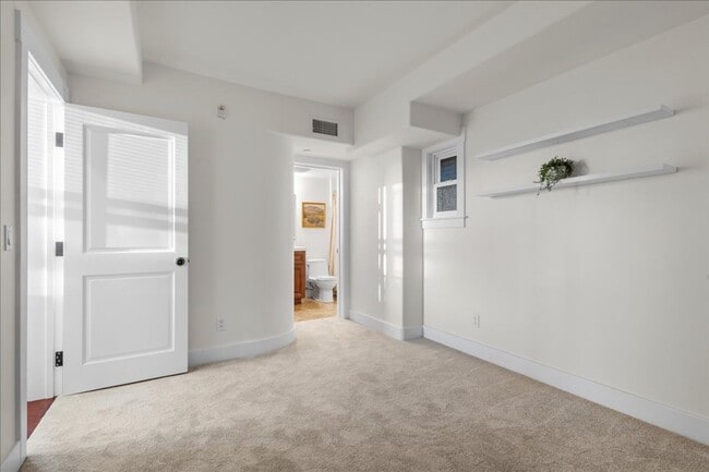 Building Photo - 411 Orange Ave