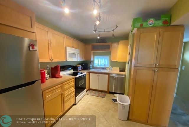 Primary Photo - 9220 S Hollybrook Lake Dr
