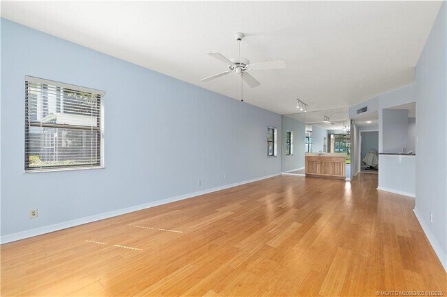 Building Photo - 6122 SE Landing Way