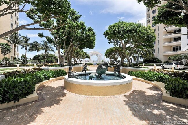 Building Photo - 848 Brickell Key Dr