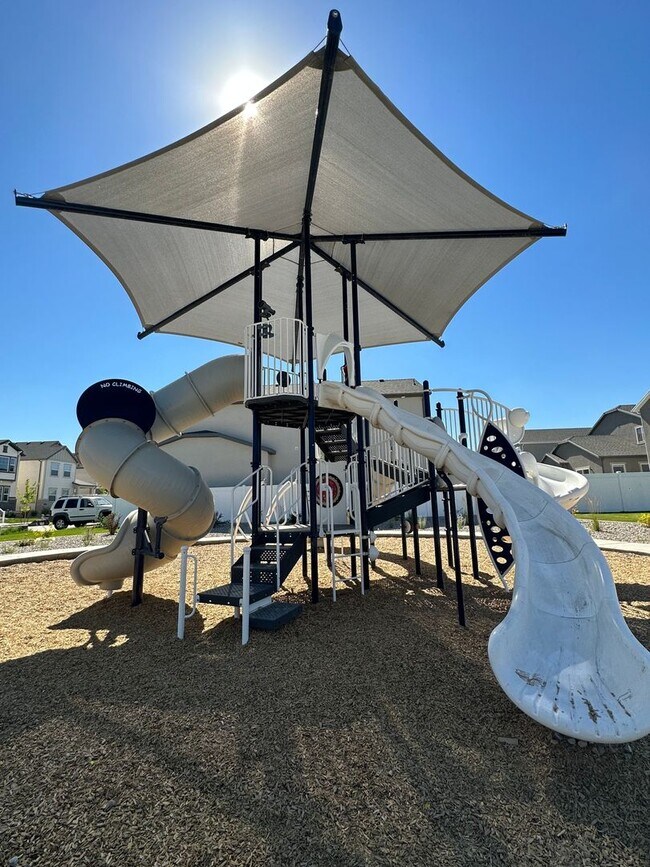 Building Photo - BRAND NEW Gorgeous Magna Townhomes!!!