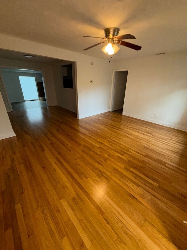 Building Photo - 325 Mayo St