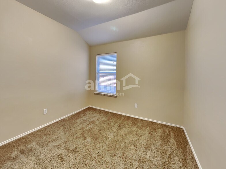 Building Photo - 13321 Evergreen Dr
