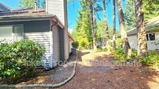 Building Photo - 6559 Gleneagle Ave SW