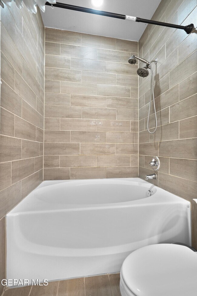 Building Photo - 5128 Jennifer Claire Ln