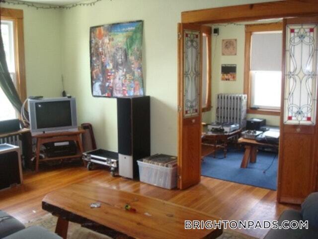 Building Photo - 27 S Crescent Circuit