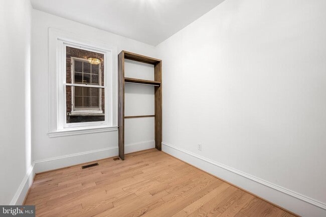 Building Photo - 1202 Bolton St