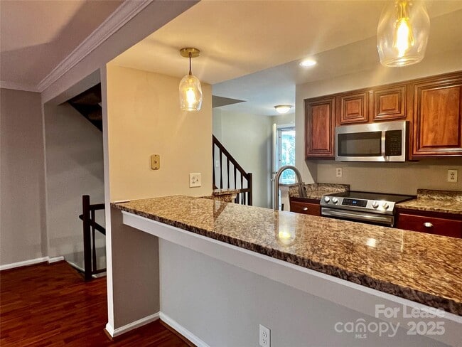 Building Photo - 1317 Maple Shade Ln