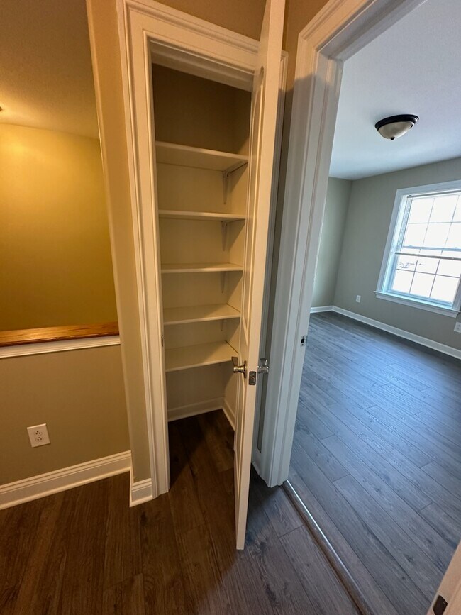 Building Photo - 170 Cortland Dr