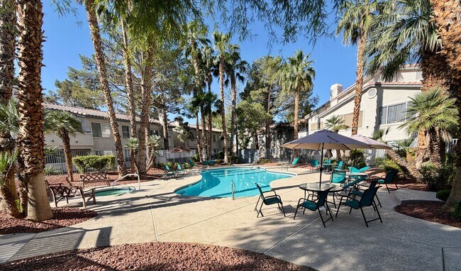 Building Photo - SE 2 bedroom condo in gated community