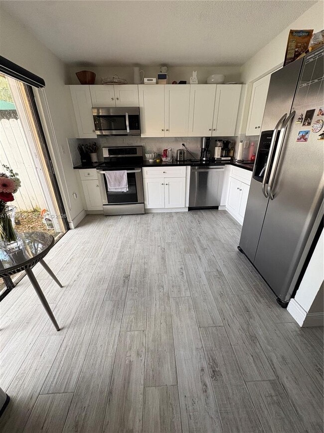 Building Photo - 10095 SW 77th Ct