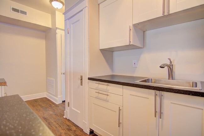 Building Photo - 3139 Halliday Ave