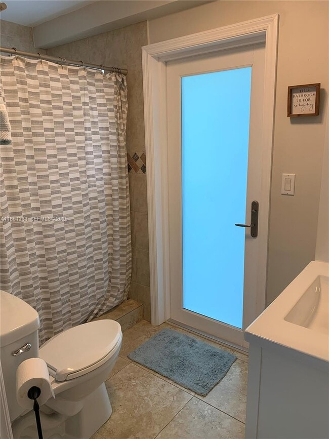 Building Photo - 112 Captains Ct