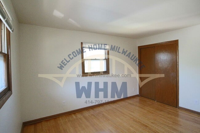 Building Photo - 8526 W Appleton Ave