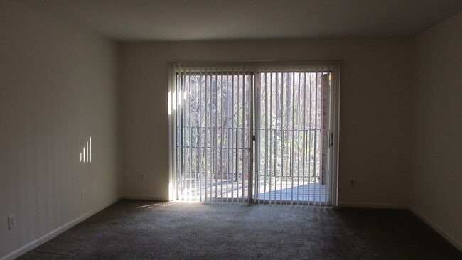 Building Photo - 2 bedroom 2 bath Condo Available for Rent ...