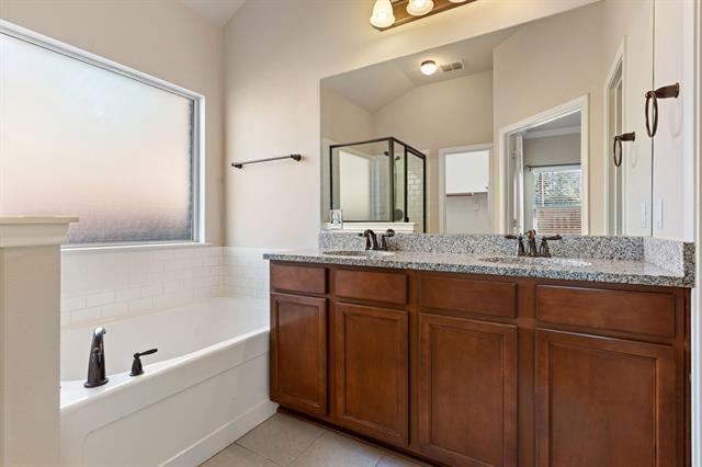 Building Photo - 3805 Weatherstone Dr