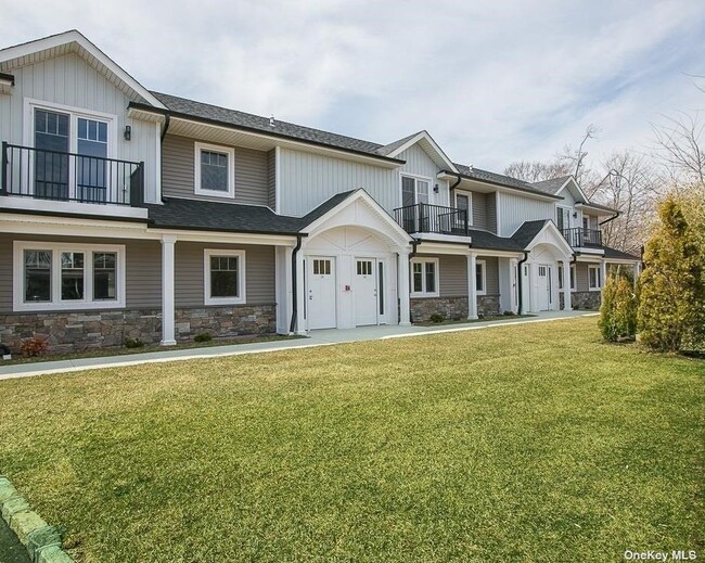 Building Photo - 170 W Montauk Hwy