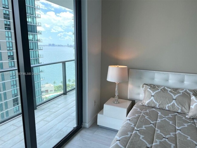 Building Photo - 501 NE 31st St