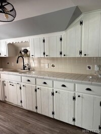 Building Photo - 1997 Hertel Ave