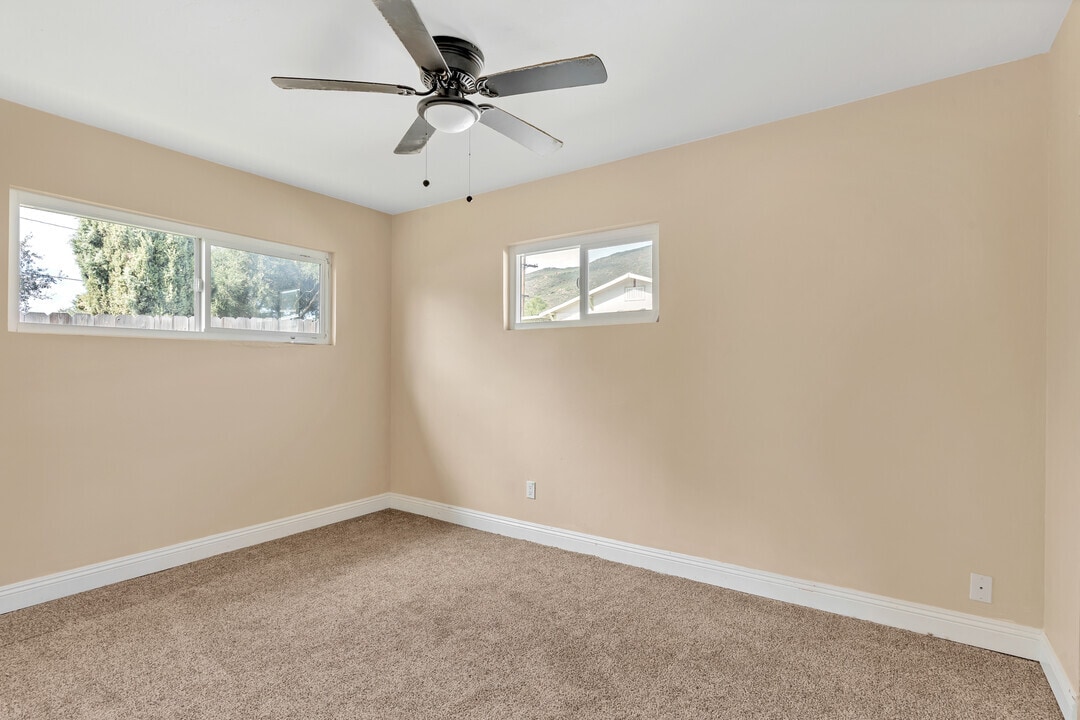 Building Photo - 1222 Willowside Ter