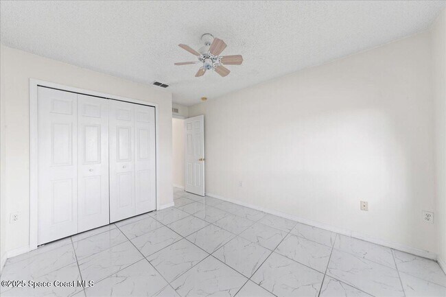 Building Photo - 2165 Redwood Cir