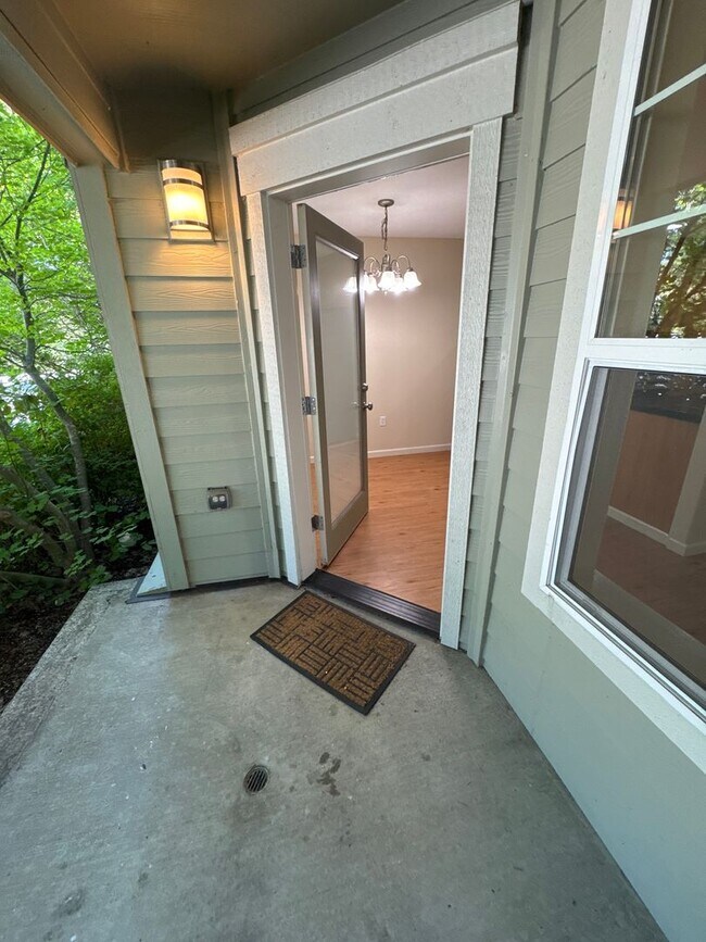 Building Photo - Beautiful 1 Bedroom 1 Bath Condo Located i...