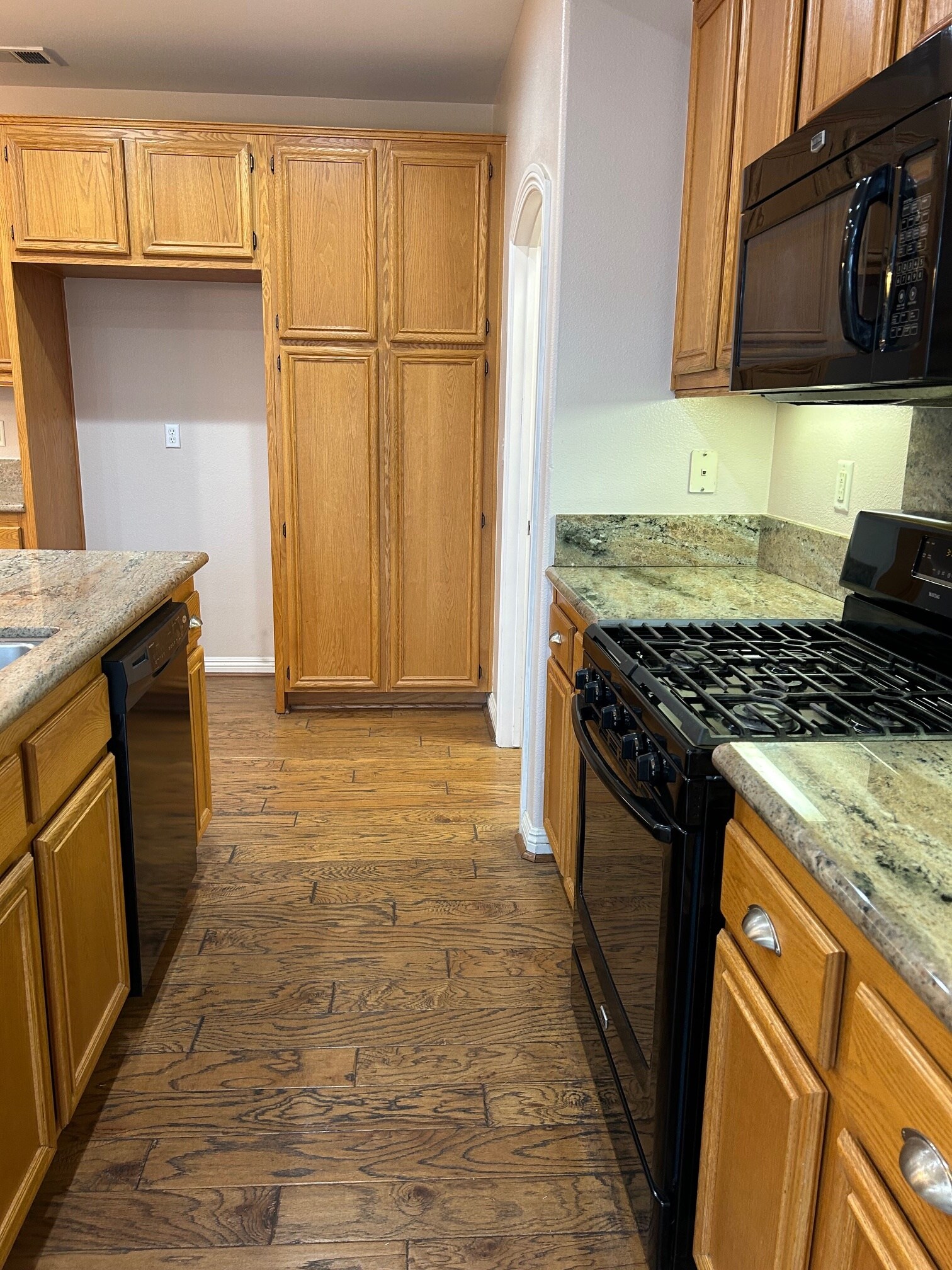 Building Photo - 8008 Hazeltine Ln