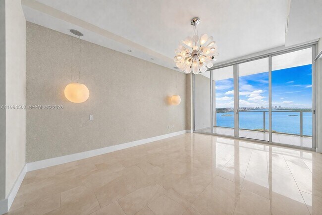 Building Photo - 2020 N Bayshore Dr