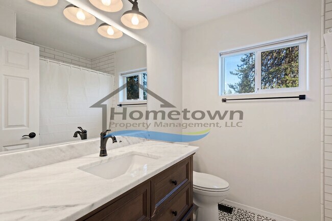 Building Photo - Beautiful Craftsman Home with Amazing Back...