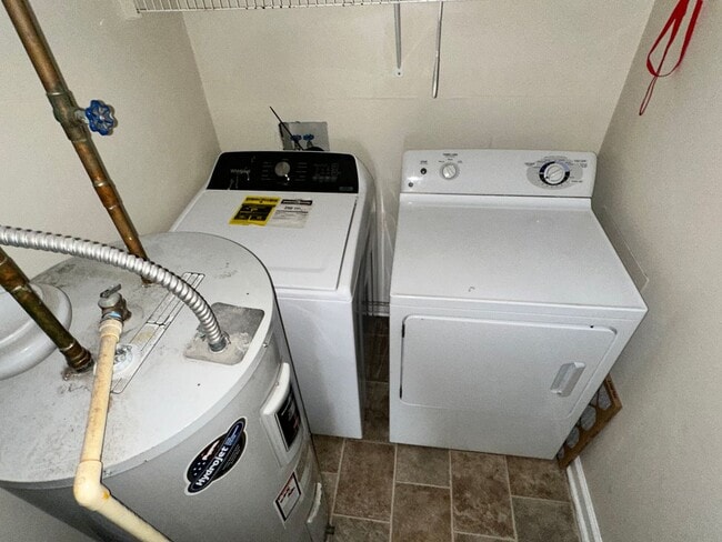 Building Photo - FALL SPECIAL-1/2 Off 2nd Mo! Lovely Condo,...