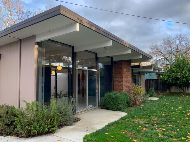 Building Photo - High-End San Jose 4 Bedroom Eichler!