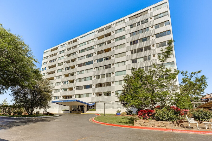Building Photo - 740 Weston Rd
