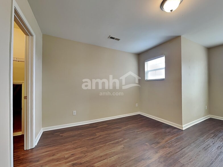 Building Photo - 504 Greywood Ln