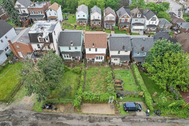 Building Photo - 2217 Hawthorne Ave
