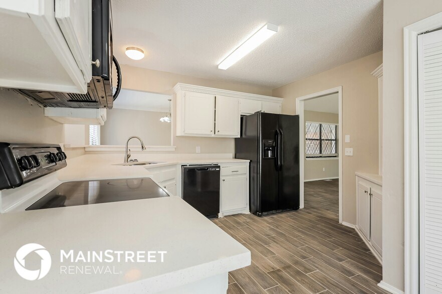 Building Photo - 11225 Cimarron Dr