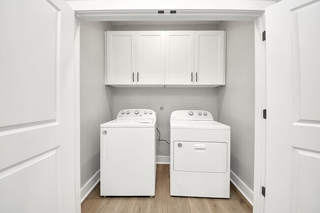 Building Photo - 410 E 41st St