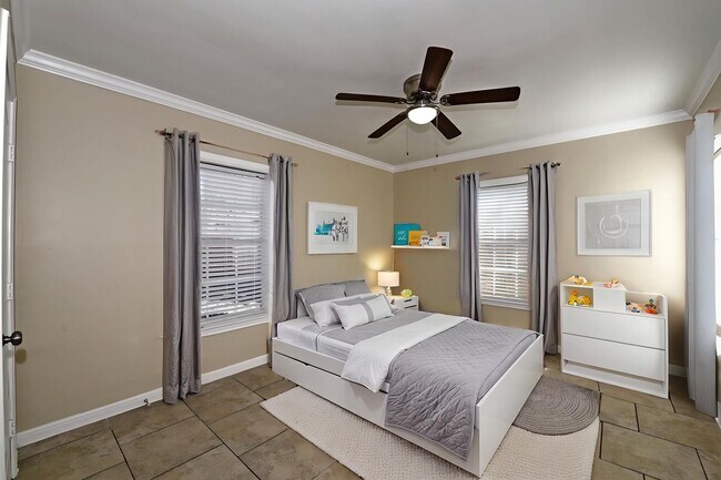 Building Photo - Stylish and Spacious 4-Bedroom Home PLUS C...