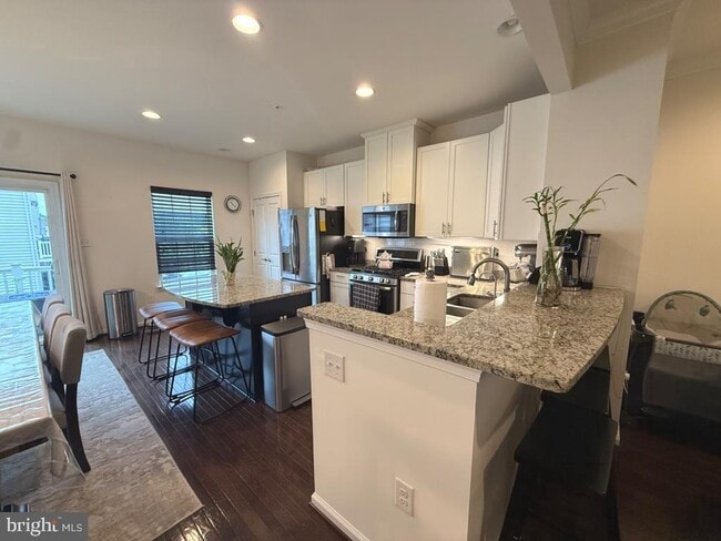Building Photo - 210 Compass Dr