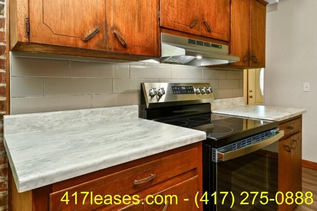 Building Photo - 203 S White Oak Ave