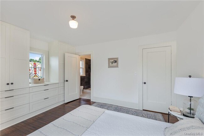 Building Photo - 12 Risley Pl