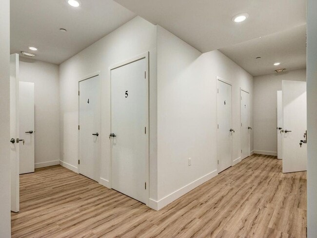 Building Photo - 338 Mariposa Ave