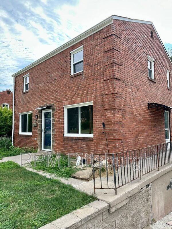 Building Photo - 975 Elizabeth St