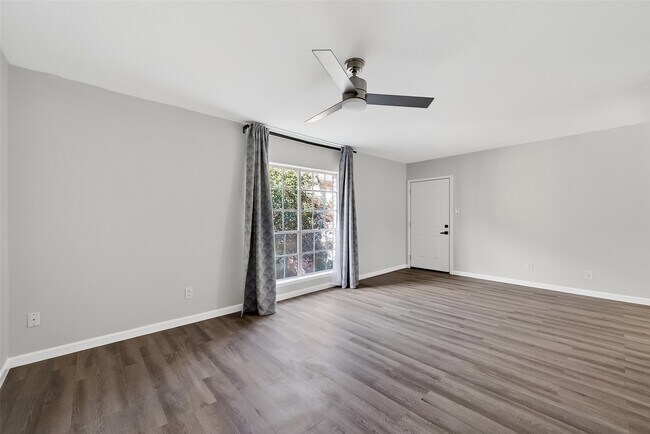 Building Photo - 1811 Stoney Brook Dr