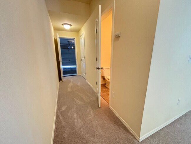 Building Photo - 3 Bedroom Condo in Dupont