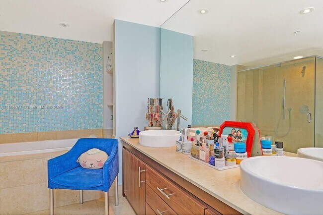 Building Photo - 465 Brickell Ave