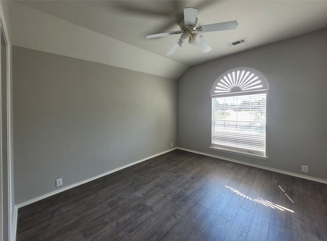 Building Photo - 2752 Stallion Dr