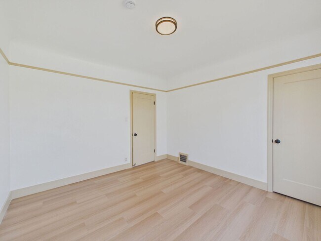 Building Photo - 58 Vale St