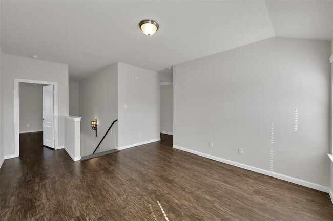 Building Photo - 946 Fife Dr