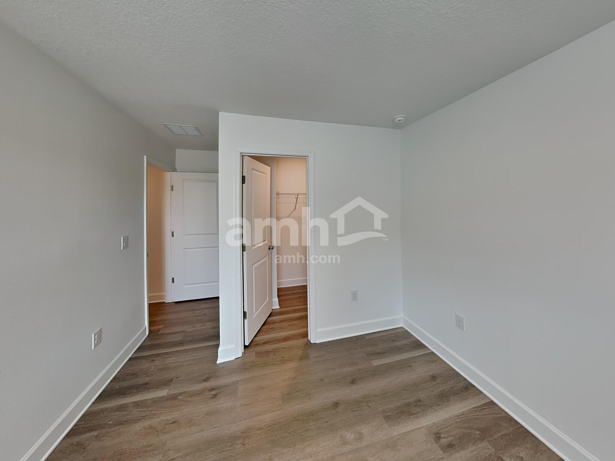 Building Photo - 3011 19th Ave W