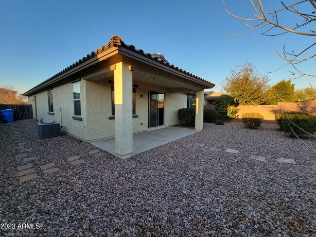 Building Photo - 2671 E Daniel Dr